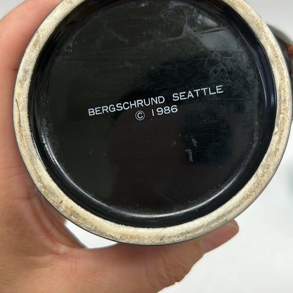 Vintage 1986 3D Toucan bird hand painted ceramic mug “ Bergschrund Seattle” - Picture 7 of 9